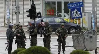 8 полицейских и 14 террористов убиты в городе в Македонии