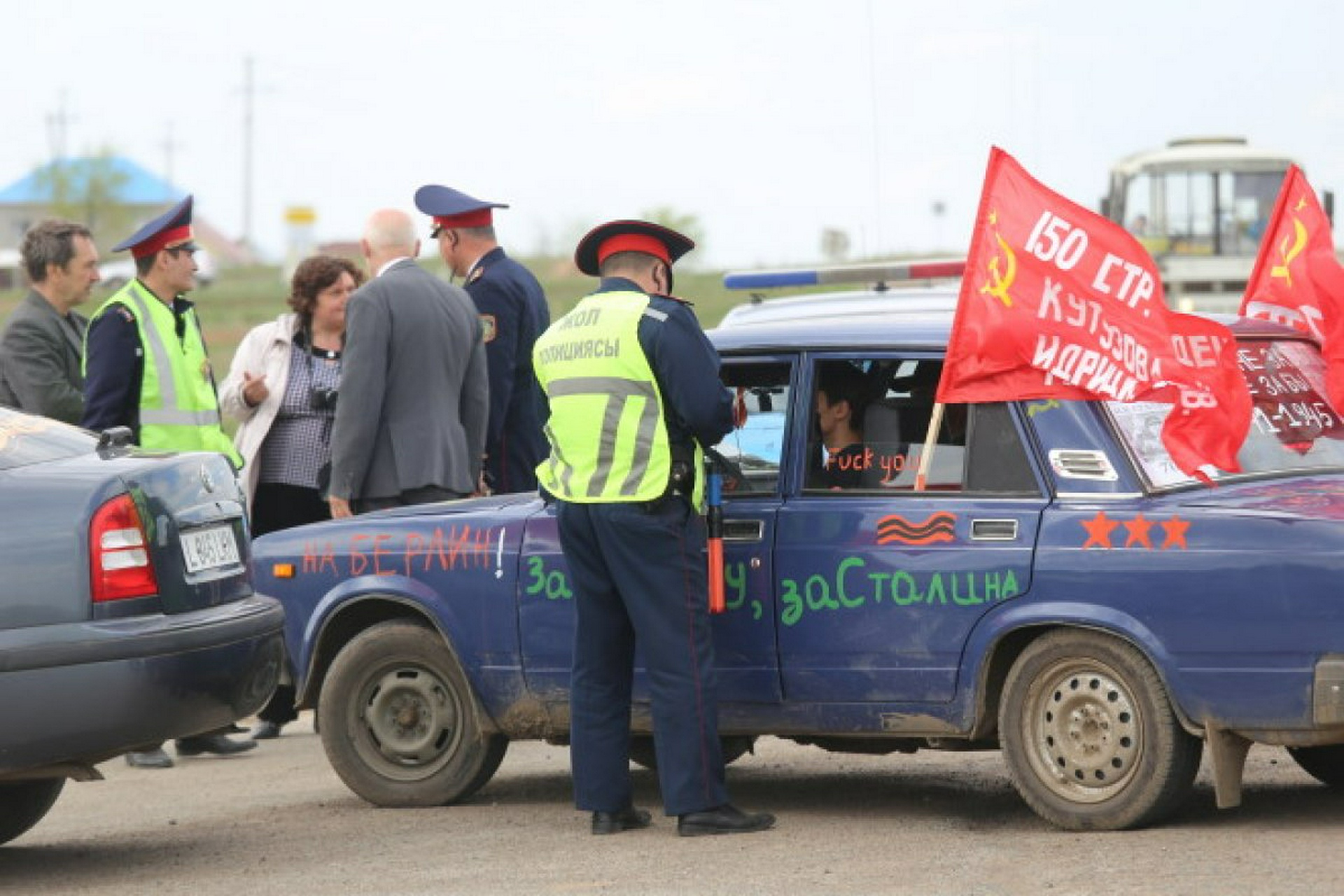 В Уральске прошел запрещенный автопробег в честь 70-летия Победы: 11 мая  2015 02:04 - новости на Tengrinews.kz