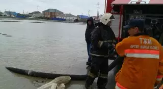 Более 500 человек эвакуировали из подтопленных домов в Атырауской области