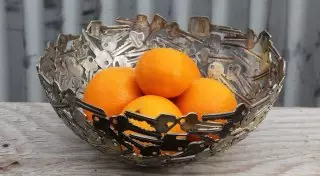 Австралиец делает потрясающие предметы из старых ключей и монет