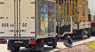 15 грузовиков не пустили на проспект Аль-Фараби в Алматы