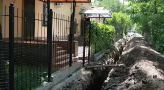 На перекопанные жилые дворы жалуются алматинцы