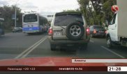 Троллейбус и автобус устроили гонки по "встречке" в Алматы