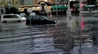 Около 60 утерянных номеров после сильного ливня нашли в Астане