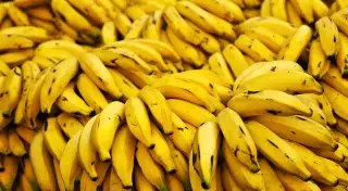 Казахстанцев вновь пугают зараженными ВИЧ фруктами