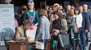 В Астане презентована книга о казахских народных обычаях