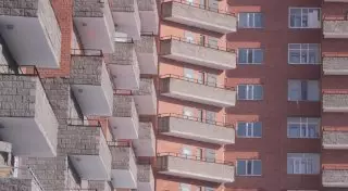 Предоставление жилья госслужащим станет обязательным в РК