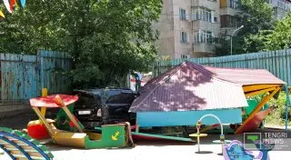 Установлена личность водителя врезавшегося в детскую площадку авто