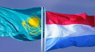 Мужчину из свиты премьера Люксембурга в Астане ошибочно назвали "госпожой"