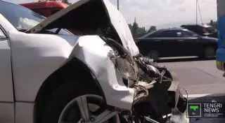 ДТП в Алматы: Lexus врезался в пассажирский автобус