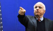Маккейн назвал пресс-секретаря Белого дома "идиотом"