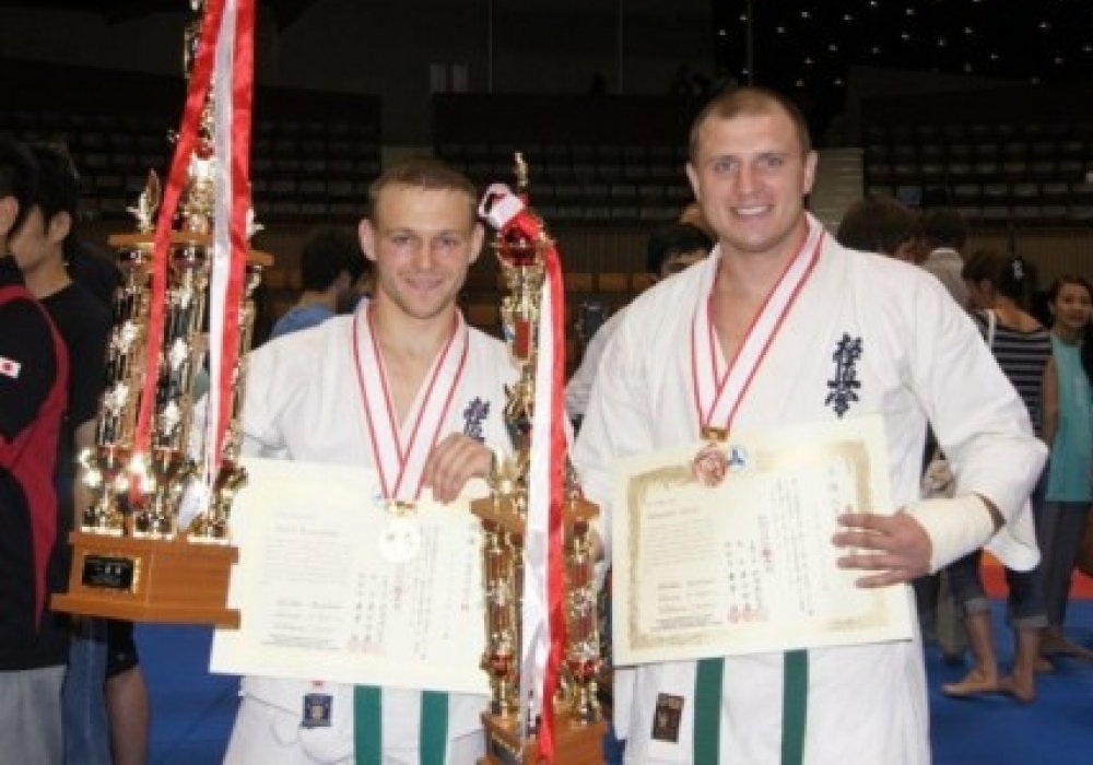 Антон Кривошеев (слева) являлся чемпионом России и мира по каратэ кекусинкай в весе до 65 килограммов. © vk.com