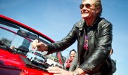 Звезда "Спасателей Малибу" хочет вести Top Gear