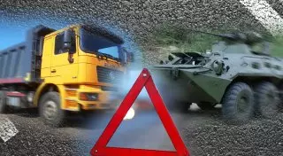 В ДТП в Акмолинской области столкнулись грузовик и БТР