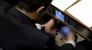 Пойманный за просмотром порно бразильский политик обвинил во всем WhatsApp