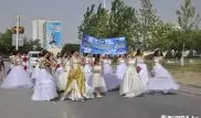 Парад невест впервые прошел в Актау