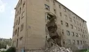 Часть пятиэтажного общежития обвалилась в Атырау