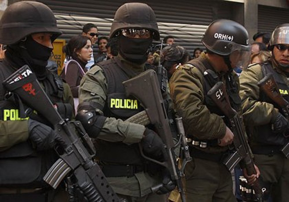Полицейские в Боливии. Фото с сайта youngsentinel.com