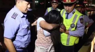 Полицейские спасли молодую девушку от самоубийства в Шымкенте