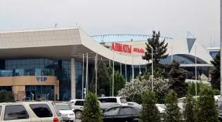 "Стихийных" таксистов в аэропорту Алматы штрафуют на 30 тысяч тенге