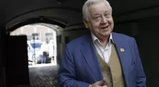 Елизавета II поблагодарила Олега Табакова за роль королевского ювелира