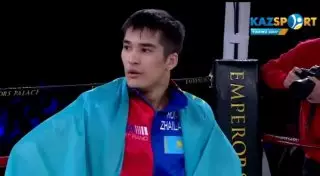 Новая звезда казахстанского профи-бокса одержал 15-ю победу подряд