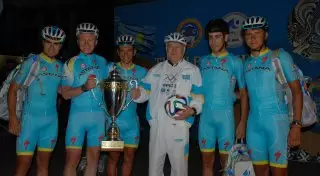 Более 3 тысяч алматинцев участвовали в ночном велопробеге с Винокуровым и Есимовым