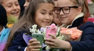 Уроки безопасного селфи предложили ввести в школах России