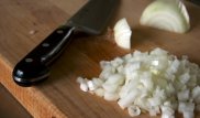 Житель Семея из-за запаха лука несколько раз ударил жену ножом