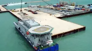 Три человека пострадали из-за столкновения катера и баржи на Кашагане