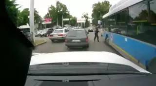 Драка водителей в центре Алматы попала на видео