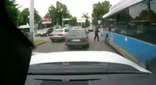 Видео с дракой на дороге в Алматы изучают в полиции