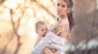 Кормите ребенка грудью везде - фотосессия