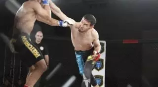 Казахстанец Ермек Тлауов выиграл свой первый бой на турнире по ММА Prime Selection