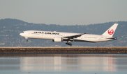 Авиакомпания в Японии отстранила пилота за селфи со стюардессой
