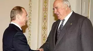 Spiegel узнал о тайных письмах Путина Гельмуту Колю