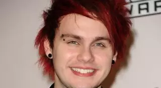 Гитарист поп-группы 5 Seconds of Summer загорелся во время концерта