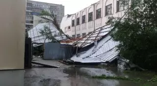 Из-за шквального ветра почти 50 тысяч жителей Семея остались без электричества