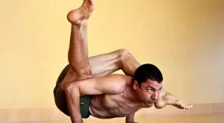 Казахстанцам предложат повторить самые сложные позиции йоги