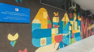 Граффити с традициями и наследием казахов украсило стены музея истории Алматы