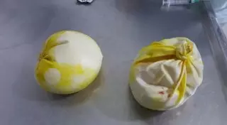 Наркокурьершу с кокаиновой грудью задержали в Колумбии