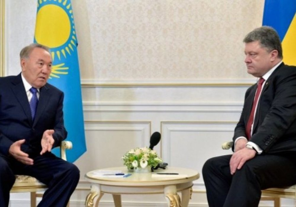 Нурсултан Назарбаев и Петр Порошенко. Фото Tengrinews.kz