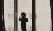 3-летний ребенок выпал из окна в Астане