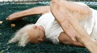 Мертвый ангел: Шокирующая скульптура китайских художников