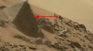 На Марсе обнаружили странную пирамиду