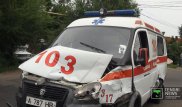 ДТП в Алматы: Hummer протаранил карету скорой помощи