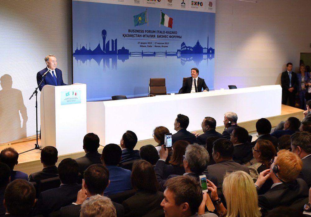Нурсултан Назарбаев выступает на казахстанско-итальянском бизнес-форуме в Милане. © akorda.kz