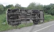 Автобус опрокинулся из-за стада овец на дороге в Костанайской области