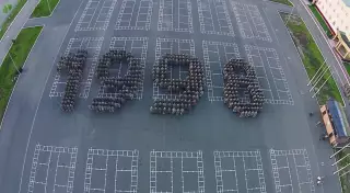 Военнослужащие Казахстана выстроились в цифру "1998"