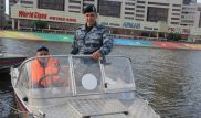 В Астане полицейский спас тонущего в реке мужчину